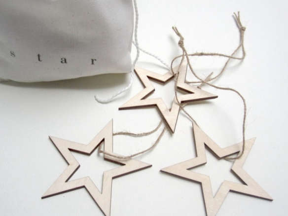 wooden star ornaments by Pilosale  
